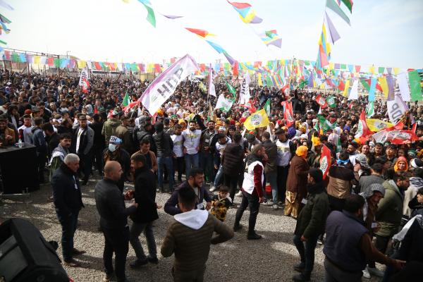 Nusaybin Newrozu'nda binler