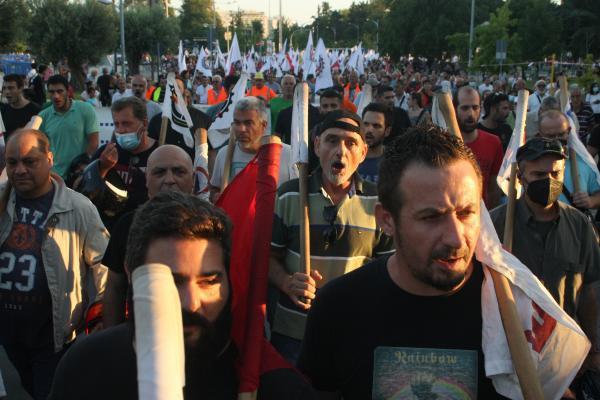 Yunanistan’ın Selanik kentinde Uluslararası Ticaret Fuarının açılışı sırasında hükümet politikalarına karşı düzenlenen protesto yürüyüşünden bir fotoğraf.