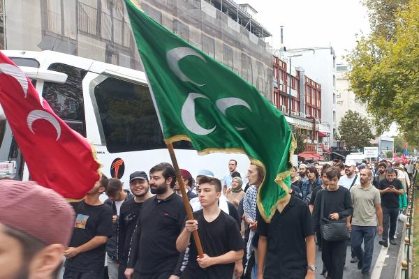 İstanbul'da düzenlenen LGBTİ+ karşıtı mitingden bir fotoğraf.