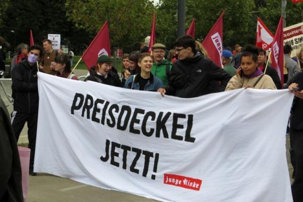 Avusturya'da pahalılığa karşı düzenlenen mitinglerden bir fotoğraf.