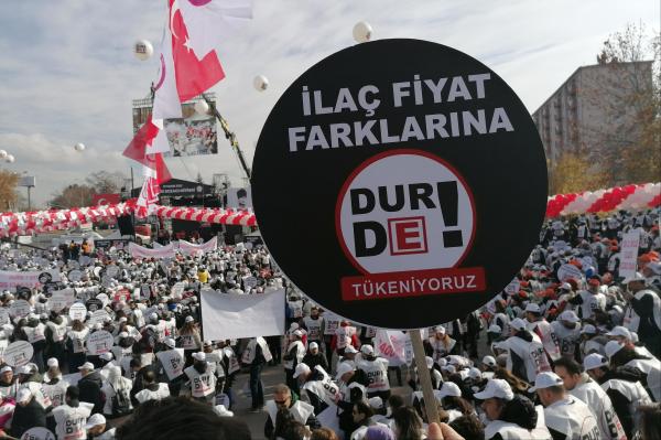 Ankara'da gerçekleştirilen Büyük Eczacı Mitingi'nden bir fotoğraf.