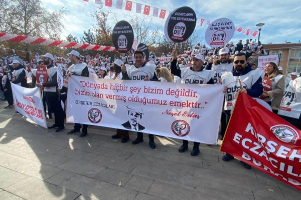 Ankara'da gerçekleştirilen Büyük Eczacı Mitingi'nden bir fotoğraf.