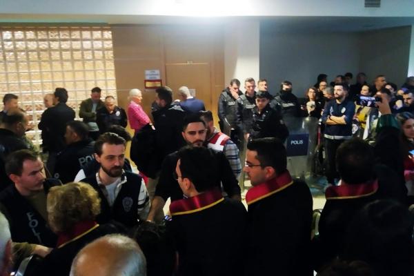 Ekrem İmamoğlu'nun “siyasi yasak” talebiyle yargılandığı duruşma polis  ablukasında başladı - Evrensel