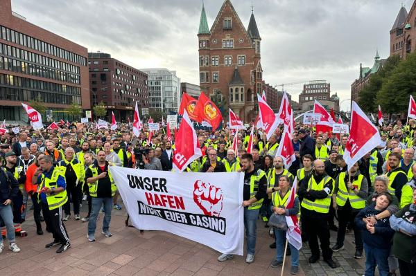 Hamburg'da işçiler eylem yaptı