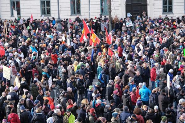 Almanya'da yüz binler ırkçılığa karşı ayakta