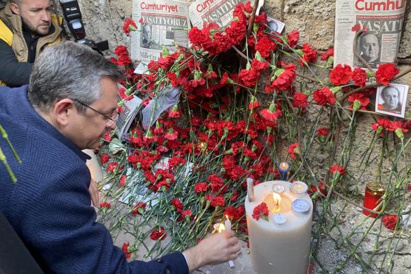 Özgür Özel Uğur Mumcu anmasında