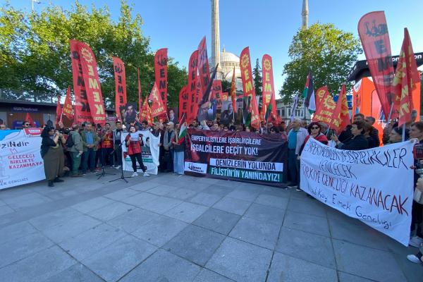 emek gençliği üyeleri denizleri anmak için taksim akm önünde toplandı