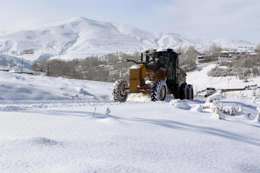 Van ve Hakkari'de kar sebebiyle bazı yollar kapandı