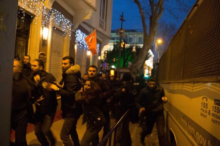 İran protestosuna saldırı: En az 7 gözaltı