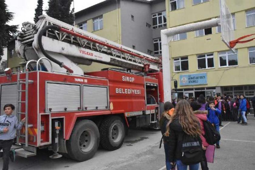 Sinop'ta okuldaki erkek tuvaletinde yangın çıktı