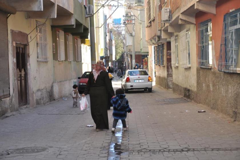 Diyarbakır'da kadınlar sokağa çıkmaya korkuyor