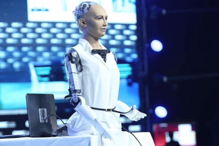 Dünyanın ilk robot vatandaşı Sophia, Türkiye'ye geliyor