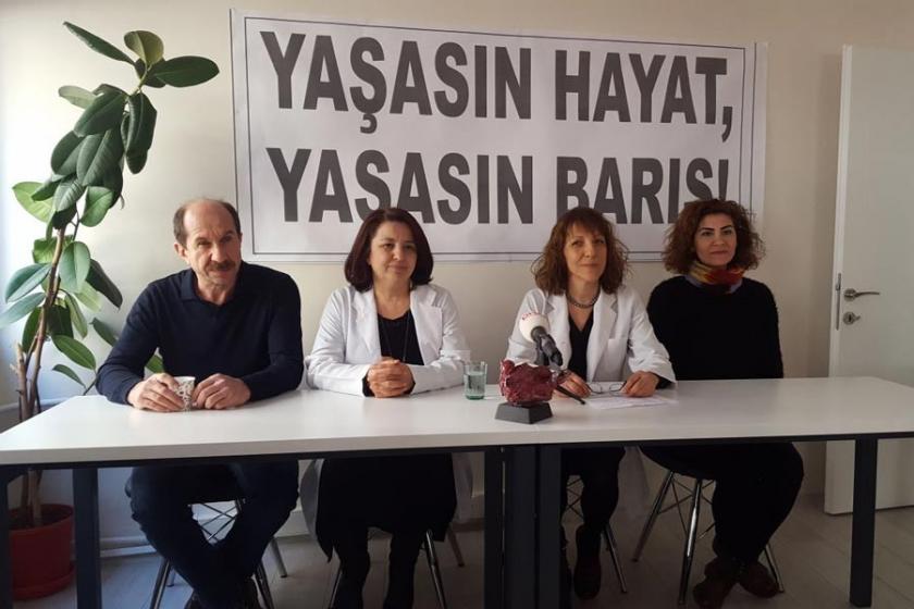İzmir'deki sağlık çalışanları: Sağlık barış köprüsüdür