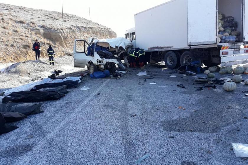 Van'da katliam gibi trafik kazası: 8 ölü 2 yaralı