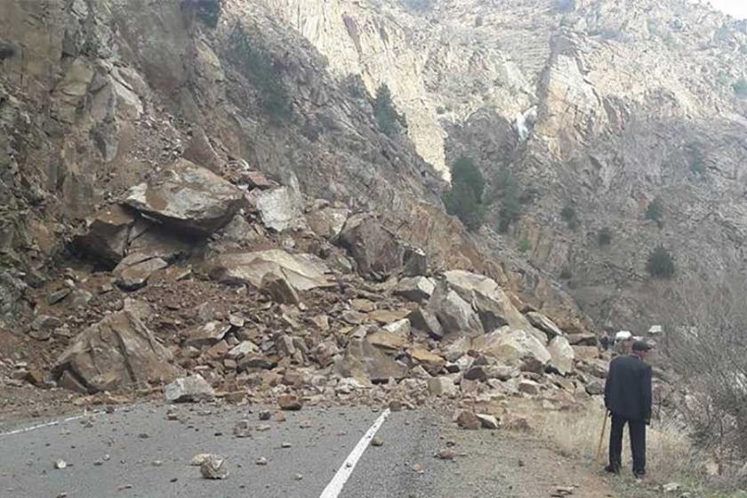 Artvin-Ardahan karayolu heyelan nedeniyle ulaşıma kapandı