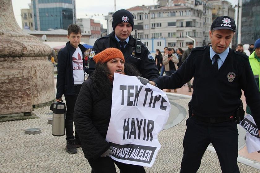 Taksim'de tek tipi protesto eden 2 TAYAD'lı gözaltına alındı