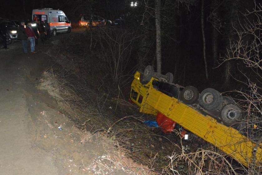 Orman işçilerini taşıyan kamyon devrildi: 2 ölü, 12 yaralı