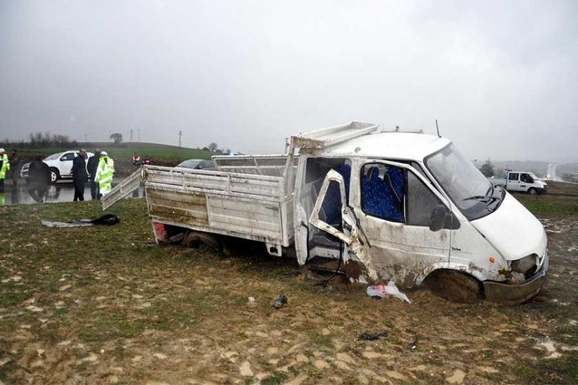 Maden işçilerini taşıyan kamyonet takla attı: 7 yaralı