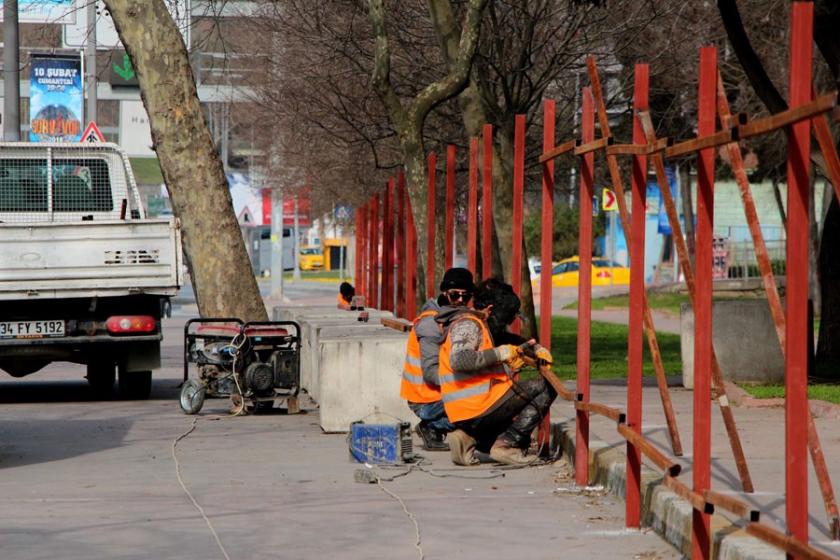 Maçka Parkı bariyerlerle kapatılıyor, ağaçlar işaretlendi 