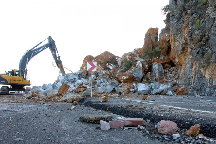 Zonguldak-İstanbul kara yolunda heyelan