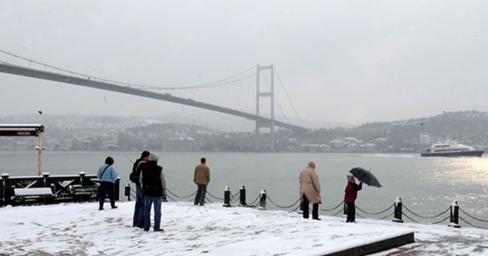 İstanbul'da kar etkisini artırıyor