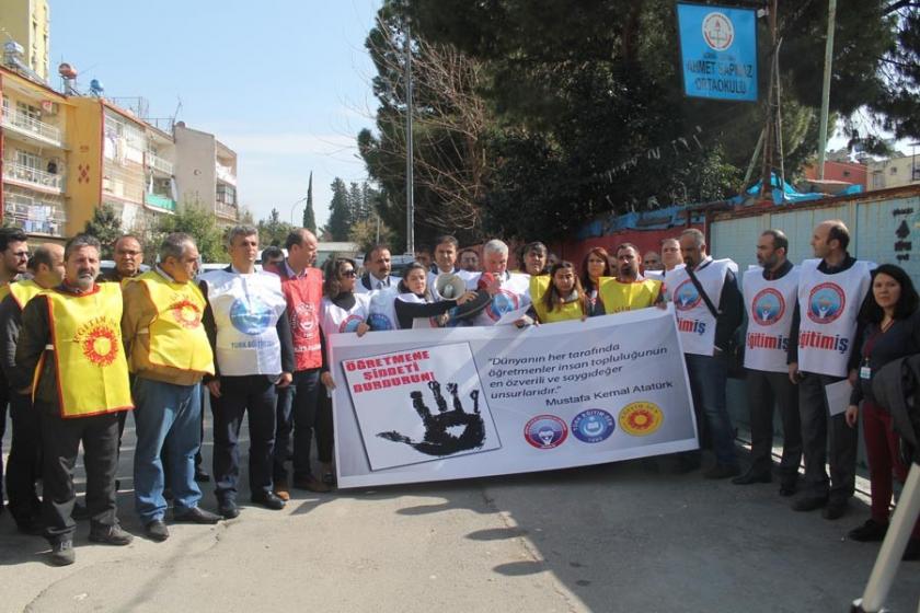 Adana'da Öğretmen Durur'un bıçaklanması protesto edildi