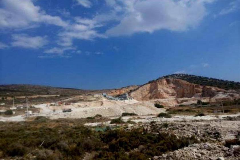 Çeşme'de kalker ocağına tepki