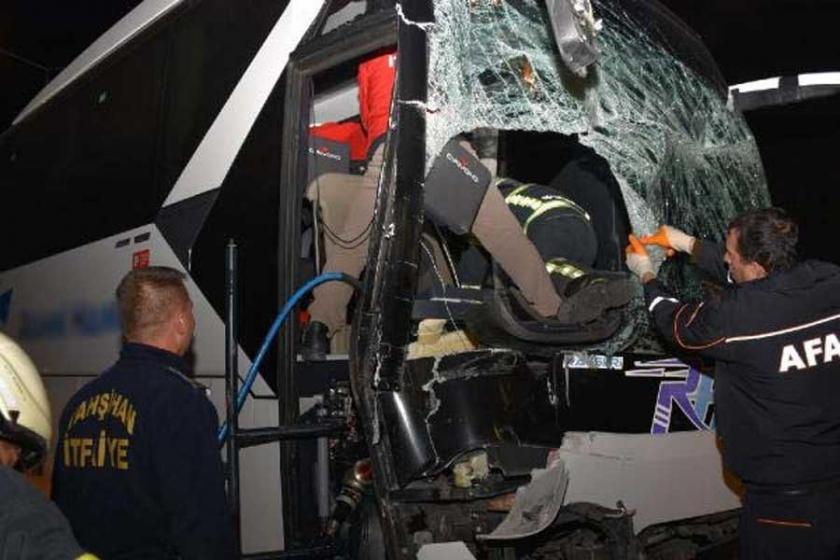 Kırıkkale'de yolcu otobüsü TIR'a çarptı: 1 ölü, 1 yaralı