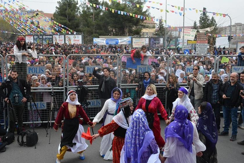 Diyarbakır'da kadınlar: Barış olsun, analar ağlamasın