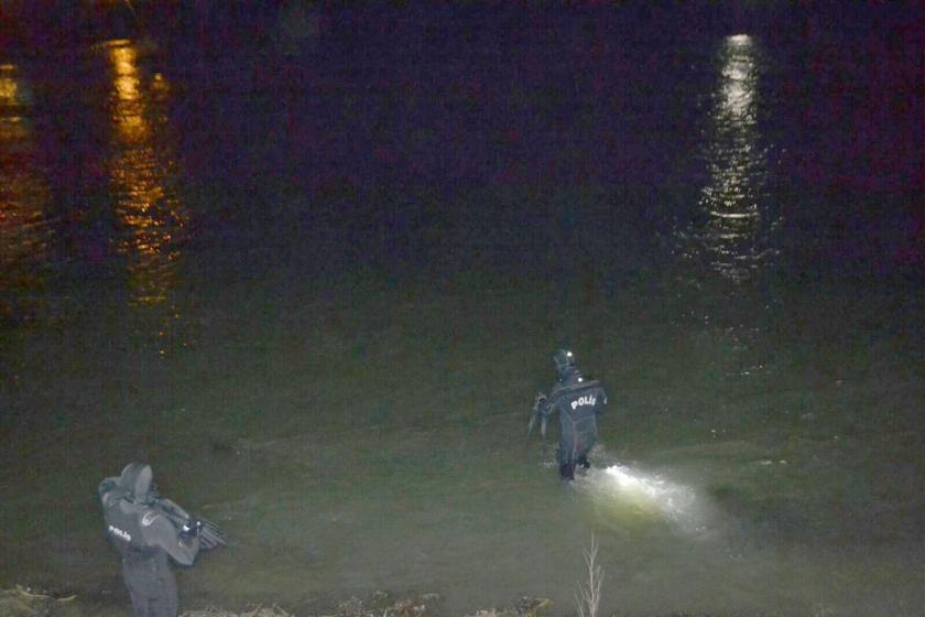 Kızılırmak Nehri'ne atlayan gençler kayboldu