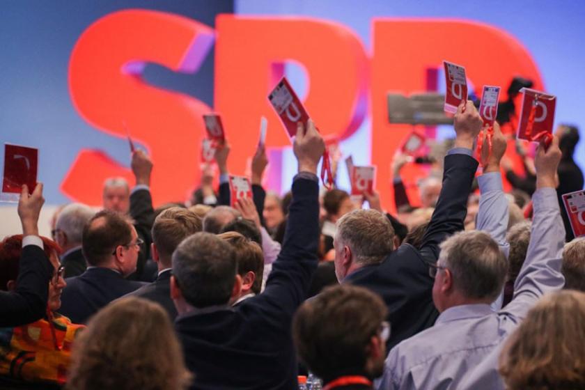 Merkel’le koalisyona karşı çıkan SPD’liler örgütleniyor