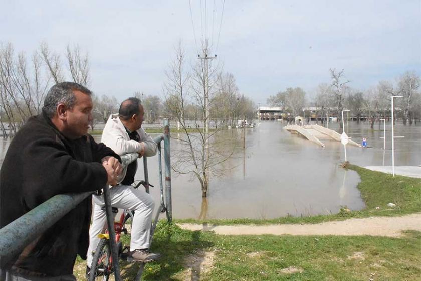 Tunca Nehri 'kırmızı alarm' seviyesinde akıyor