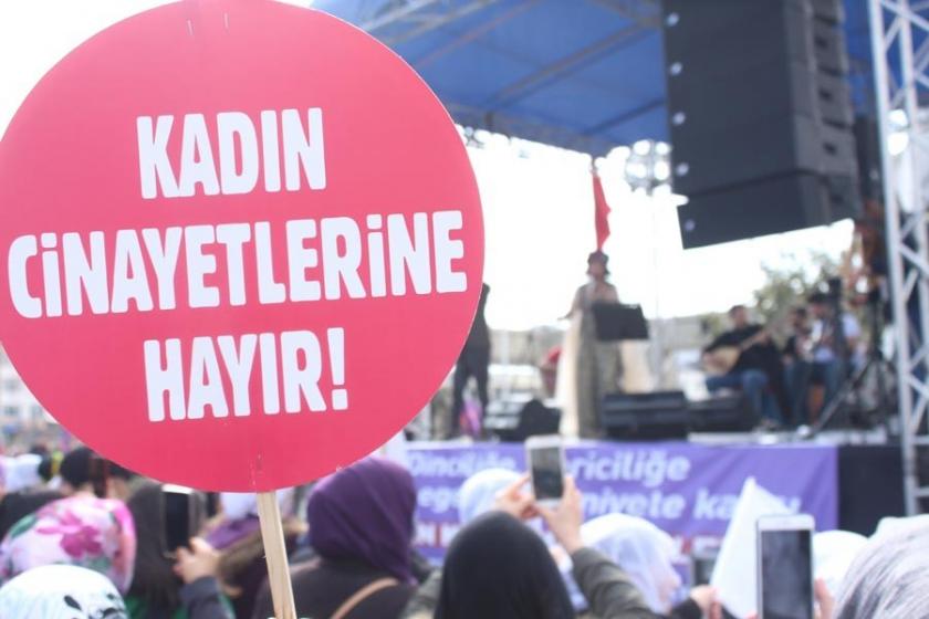 Eşinin şiddetinden kaçarken balkondan düştü