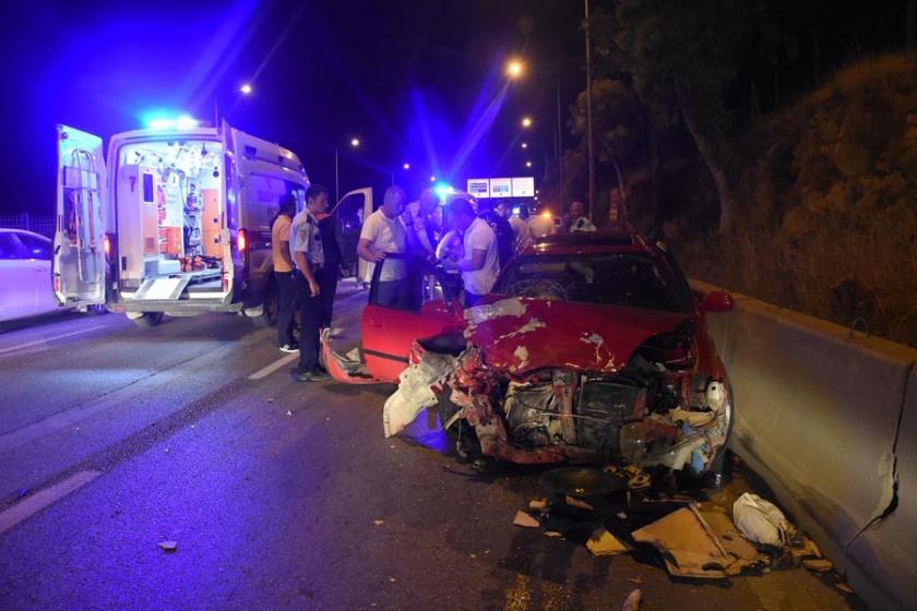 İzmir'de zincirleme trafik kazası: 5 yaralı