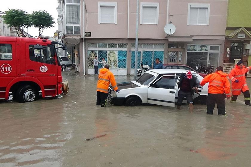 Karaman'da sel: Ev ve iş yerlerini su bastı