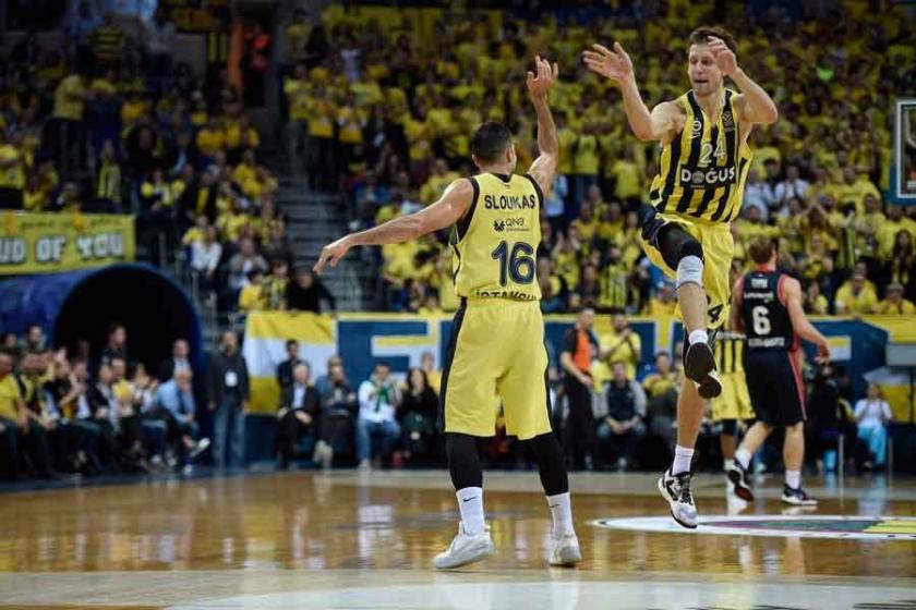 Fenerbahçe, Gran Canaria'yı deplasmanda yenerek liderliğini korudu