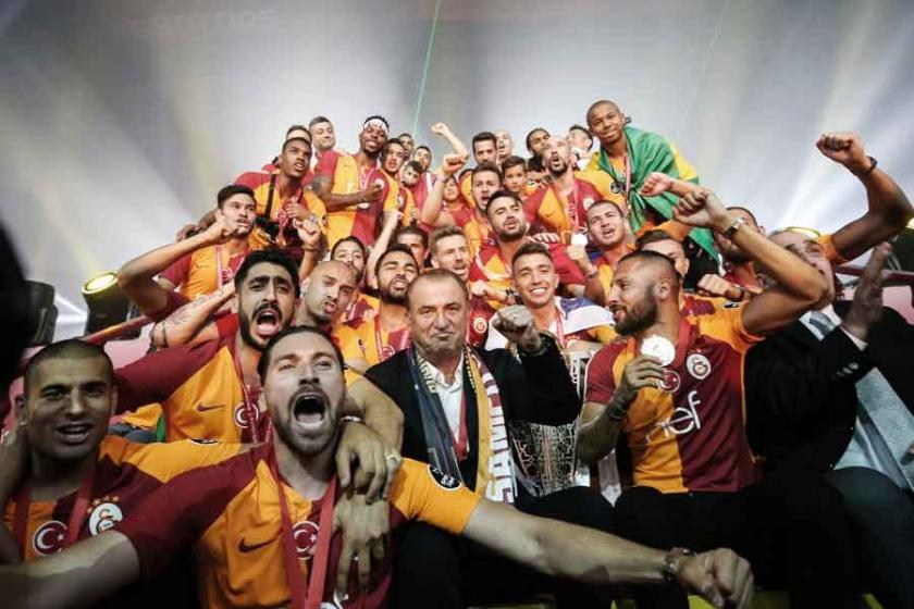 21. kez şampiyon olan Galatasaray kupasını aldı