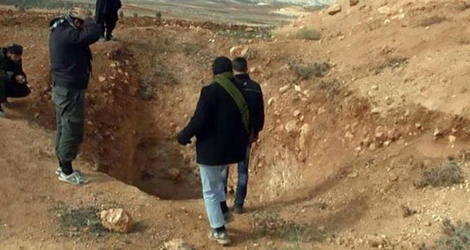 Nusra gözünü sınır kapısına dikti
