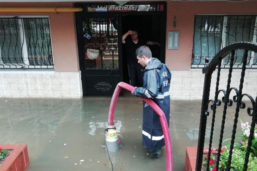 Sağanak yağış nedeniyle su baskınları yaşandı