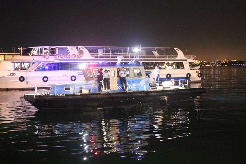 Kadıköy'de bir genç denize atladı, deniz polisi tarafından kurtarıldı