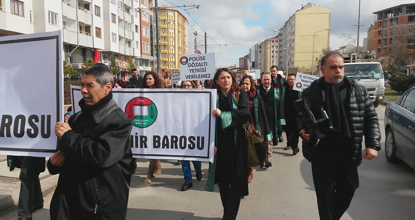 Eskişehir Barosu özgürlükler için yürüdü