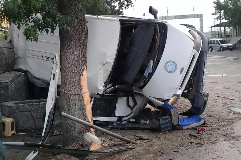 Tarım işçilerini taşıyan 2 minibüs devrildi: 4'ü çocuk 33 yaralı