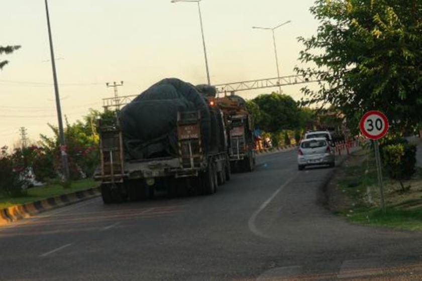 10 araçlık askeri konvoy Kilis'ten Suriye'ye geçti