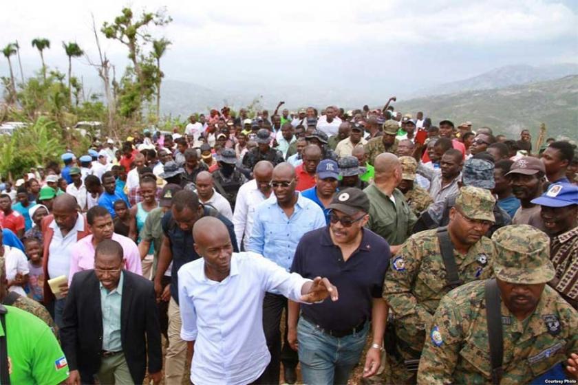 Haiti Başbakanı Jack Guy Lafontant, istifa etmek zorunda kaldı