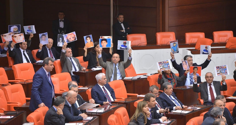 HDP’liler AKP döneminde öldürülen çocukların fotoğrafını açtı