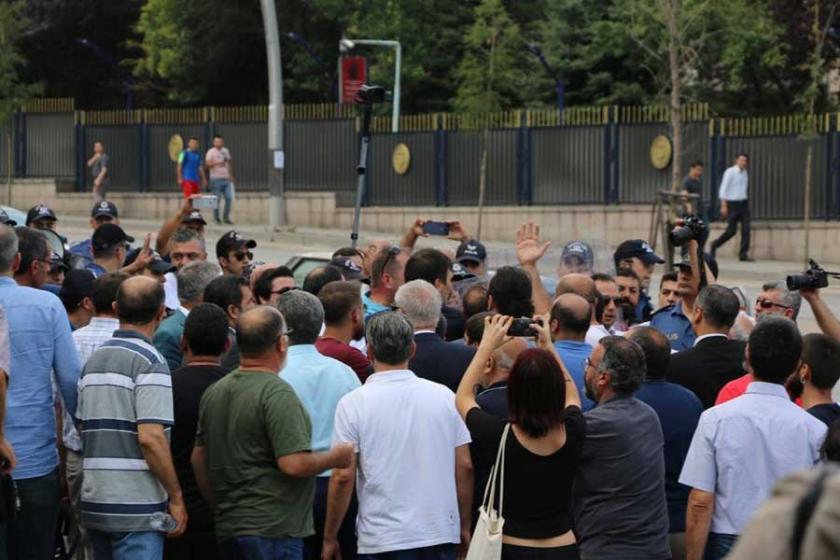 Meclis önündeki cemevi baskını protestosuna polis engeli