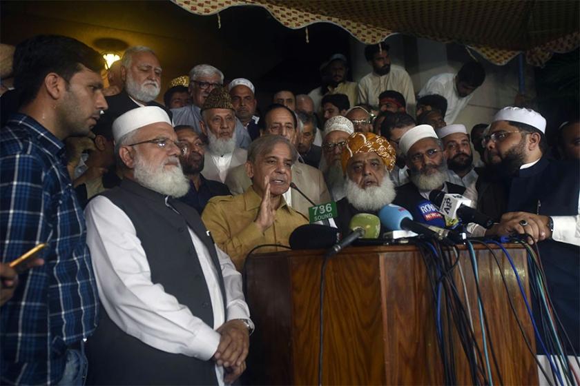 Pakistan’da seçim protestoları başlıyor