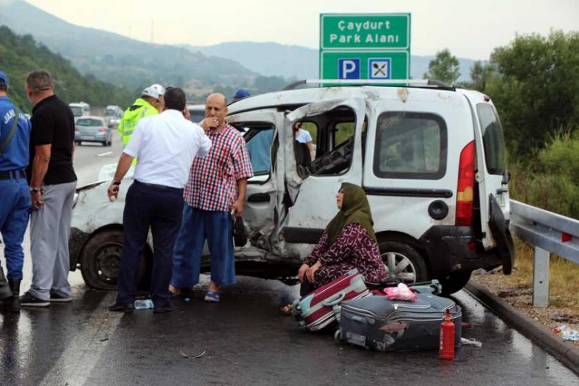 Bolu'da 6 araçlık trafik kazasında 1 kişi öldü, 15 kişi yaralandı