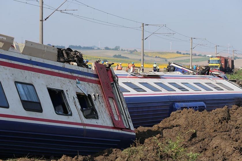 'Çorlu'daki tren kazasında suçlu yağmur değil denetimi yapmayandır'