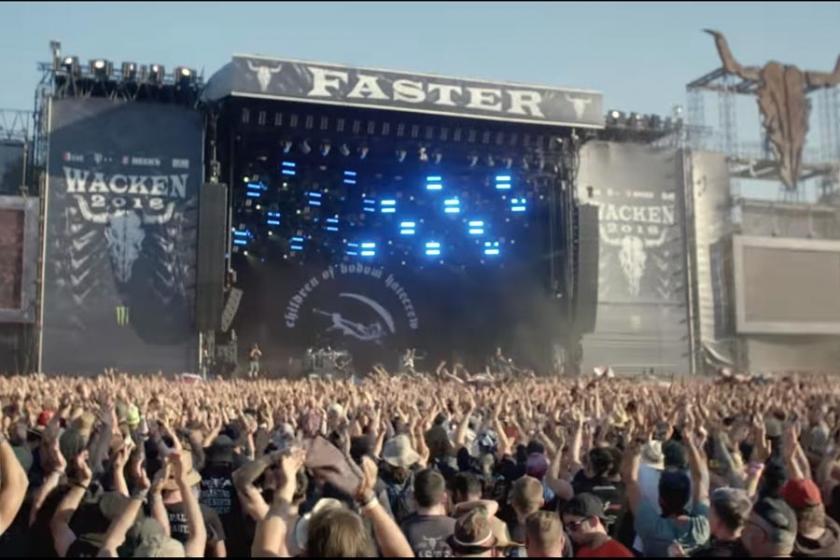 Huzurevinden kaçan iki yaşlı adam heavy metal festivaline gitmiş